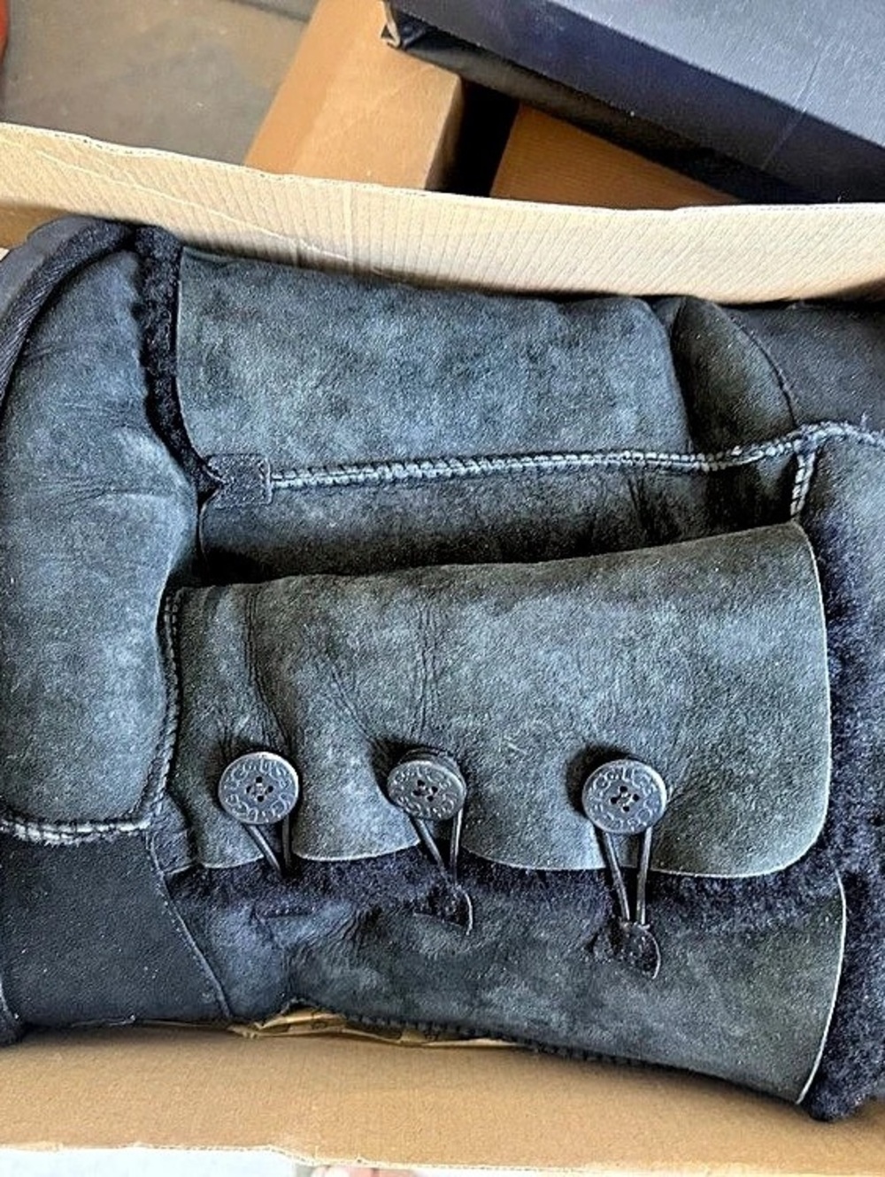 UGG Bailey Button Triplet Black Boot Size 5